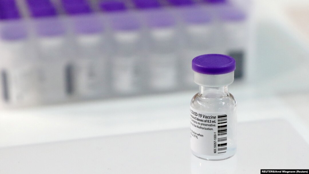 Prema sporazumu teškom skoro dve milijarde dolara dve kompanije će isporučiti najmanje 70 miliona dodatnih doza do 30. juna, dok će preostalih 30 miliona biti isporučeno najkasnije 31. jula. (Foto: REUTERS/Arnd Wiegmann)
