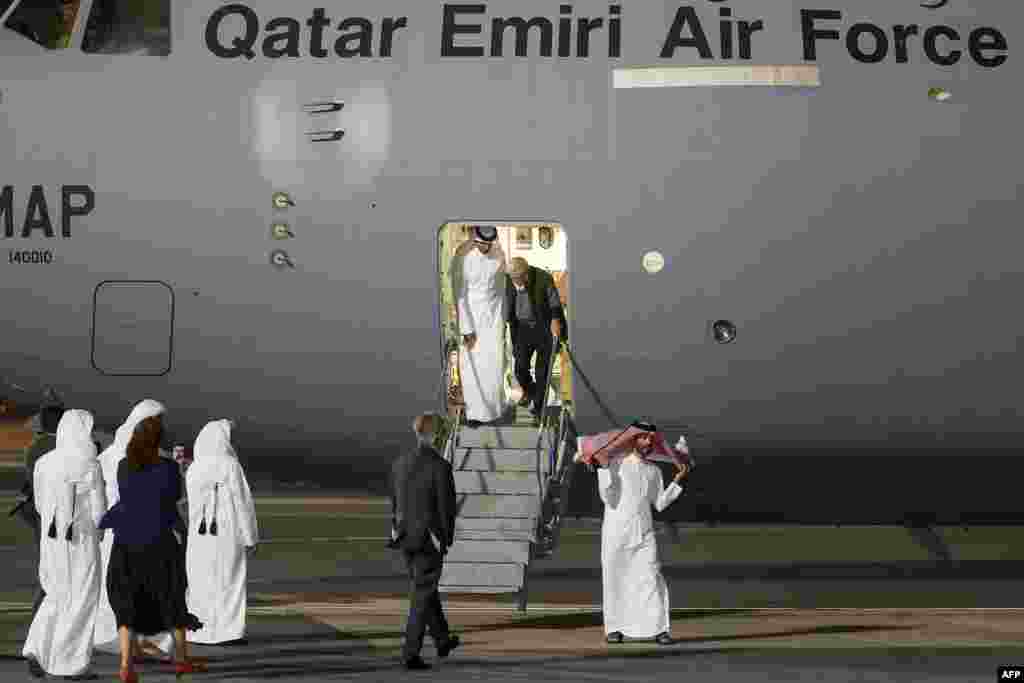 یو اتریشی وګړی چې افغانستان ته له سفر وروسته د طالبانو لخوا نیول شوی وو،&nbsp;د قطر په منځګړیتوب د طالبانو له بند څخه خلاص شو