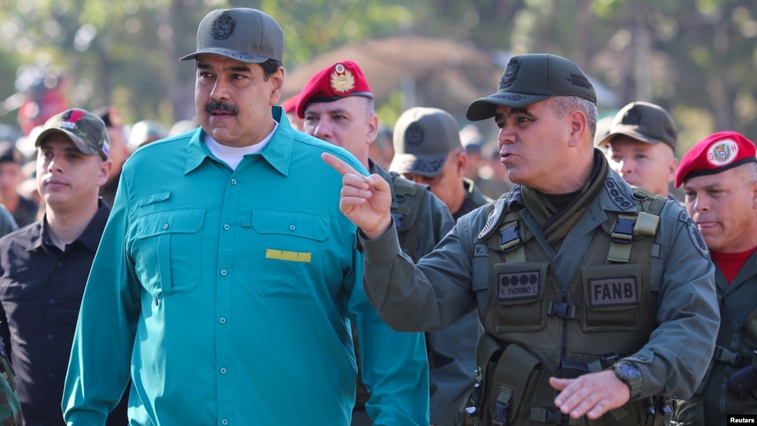 Ông Maduro trong một cuộc diễn tập quân sự hôm 27/1.