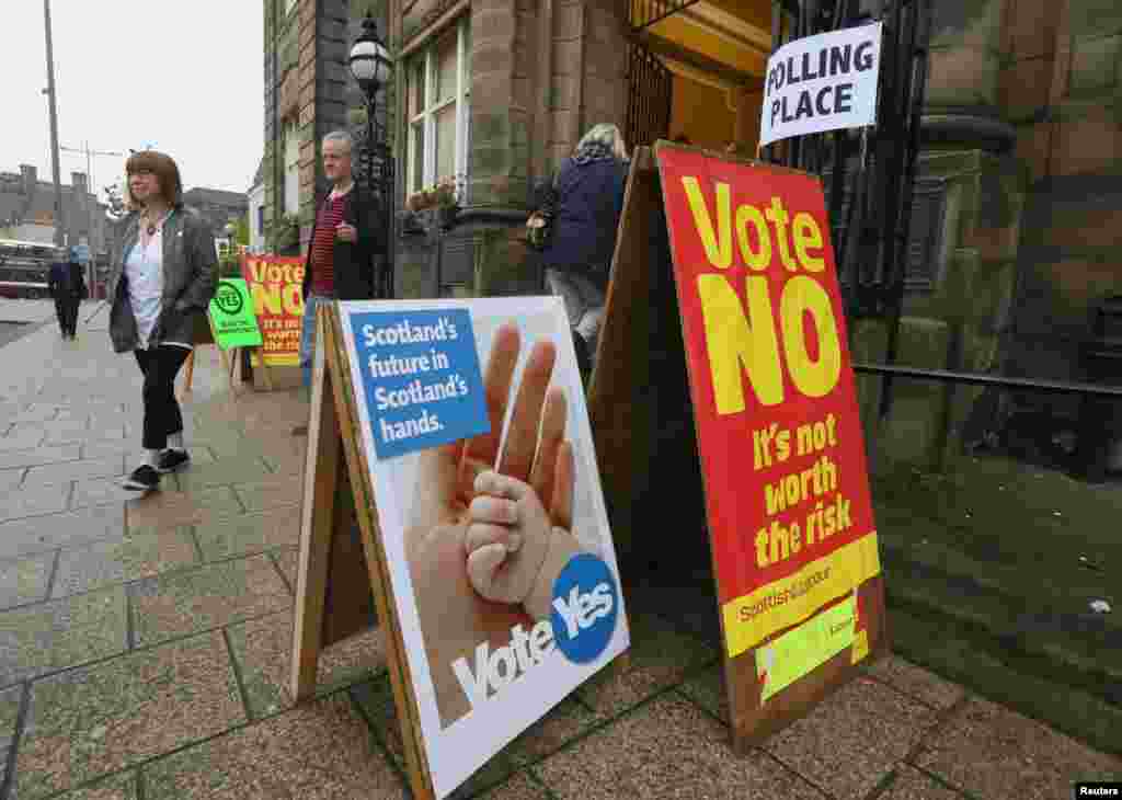 ریفرنڈم میں ووٹروں سے سوال پوچھا گیا ہے کہ&quot; کیا اسکاٹ لینڈ کو ایک آزاد ملک ہونا چاہیے؟&quot; اور وہ ہاں یا نہیں کا انتخاب کر سکتے ہیں۔ 