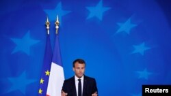 에마뉘엘 마크롱 프랑스 대통령이 29일 벨기에 브뤼셀에서 열린 유럽( EU) 정상회담 후 기자회견을 열고 있다.