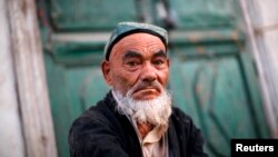 یک مرد اویغور، در شهر کاشگر، در استان جین جیانگ چین