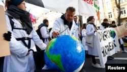 Protesta del Movimiento Viernes para el Futuro, en Colonia, Alemania, para pedir acción en la lucha contra el cambio climático. Noviembre 29 de 2019. Reuters/Thilo Schmuelgen.