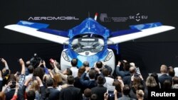 AeroMobil, prototip letećeg vozila predstavljen je u Briselu juna 2016.