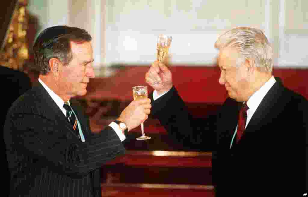 This January 3, 1993 photo shows then Russian President Boris Yeltsin toasting with then U. S. President George H. W. Bush after they signed the START II treaty in Moscow.