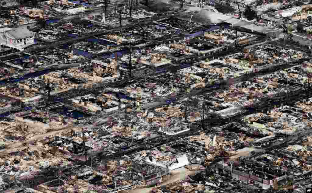 2012年10月31日，航拍圖顯示紐約微風點(Breezy Point)居民區的災情。超級風暴導致，當地50多戶民居火災﹐被夷為平地。
