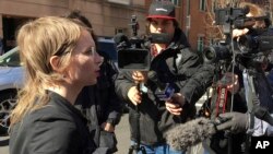 Former U.S. Army intelligence analyst Chelsea Manning addresses the media outside federal court in Alexandria, Virginia, March 5, 2019.