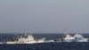 资料照：在距离越南海岸约210公里(130英里)的南中国海，越南海上警卫队的一艘船(右)靠近一艘中国海警船。 （2014年5月14日）