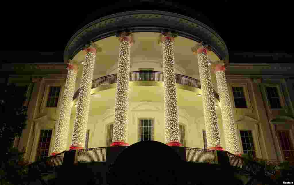 چراغ&zwnj;های کریسمس کاخ سفید در واشنگتن دی سی&zwnj;.