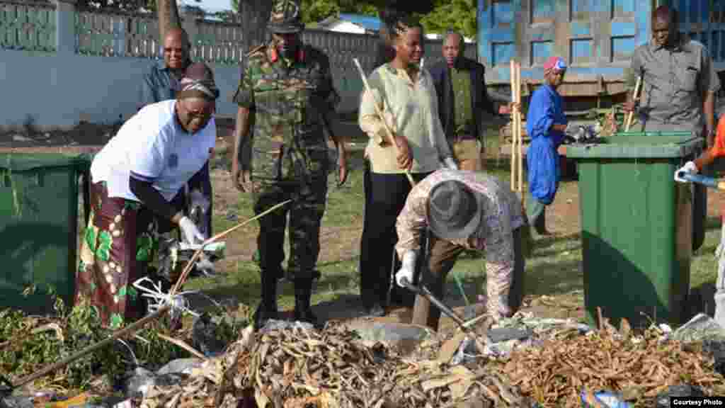 Tanzania’s new President John Magufuli led the nation Wednesday Dec 09 in marking the 54th anniversary of the independence of Tanganyika with a nation-wide cleaning exercise.