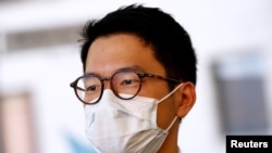 羅冠聰在2020年9月到柏林出席抗議中國外長王毅到訪的集會（路透社照片）