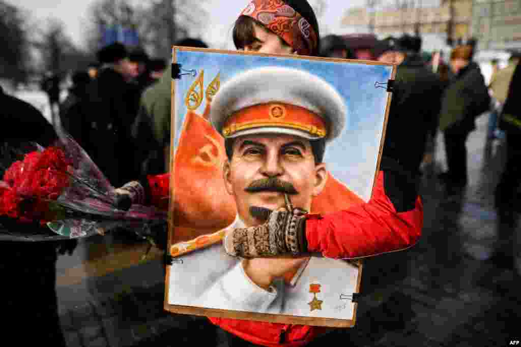 Russian Communist party supporters attend a memorial ceremony to mark the 65th anniversary of Soviet leader Joseph Stalin&#39;s death on Red Square in Moscow.