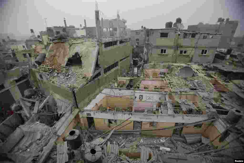 A general view of a mosque and a house that witnesses said were damaged by an Israeli air strike that killed two children, is seen in the northern Gaza Strip, July 24, 2014.