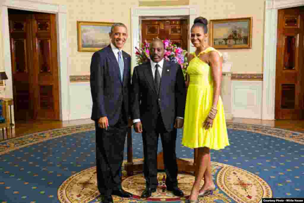 Raids Joseph Kabila akiwa na Rais Obama na mkewe Michellle, huko White House