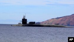 Tàu ngầm mang tên lửa điều hướng lớp Ohio, USS Michigan, của Mỹ chuẩn bị cập cảng Subic Freeport, một căn cứ hải quân cũ của Hoa Kỳ ở Philippines. Philippines dự tính mua tàu ngầm đầu tiên trong giai đoạn 3 của kế hoạch hiện đại hóa quân đội.