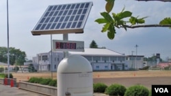 Radiation monitors stand outside schools and parks in Fukushima Prefecture. (T. Banse/VOA)