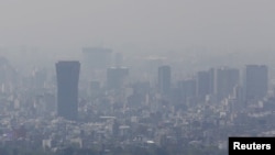 대기오염으로 시계가 악화된 멕시코시티 도심 전경. (자료사진)