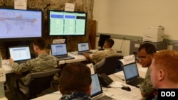 美国陆军2017年10月2日的一个网络防卫中心（美国陆军图片）