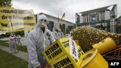 Berlin'de düzenlenen nükleer enerji aleyhtarı gösteriler