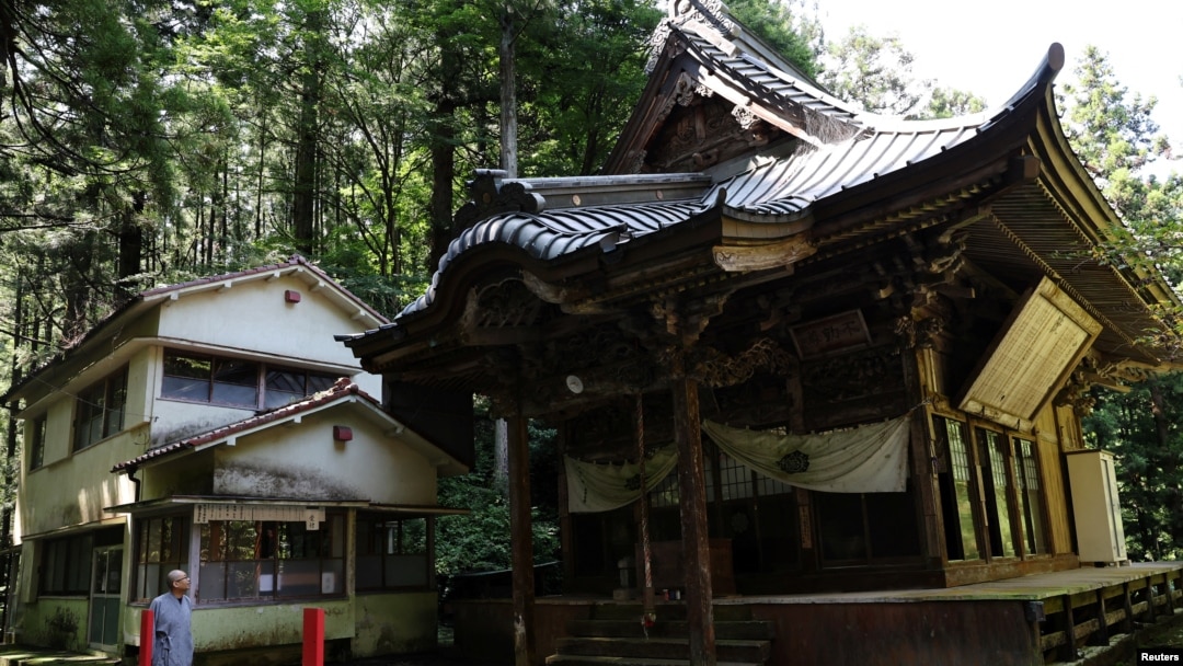 Japan cracks down on bad-faith buyers as temple, shrine Japan cracks down on bad-faith buyers as temple, shrine