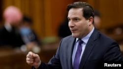 Menteri Keamanan Publik Kanada Marco Mendicino berbicara dalam rapat dengar pendapat dengan anggota parlemen Kanada, di Ottawa, pada 29 November 2022. (Foto: Reuters/Blair Gable)