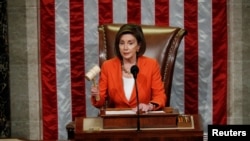 លោក​ស្រី ​Nancy Pelosi​ ប្រធាន​​សភា​តំណាង​រាស្ត្រ​អាមេរិកាំង ថ្លែង​ក្នុង​ពេល​ធ្វើ​ជា​អធិបតី​នៃ​ការ​បោះ​ឆ្នោត​របស់សភាតំណាង​រាស្ត្រ​ទៅ​លើ​ដំណោះ​ស្រាយសម្រាប់​កំណត់​វិធានការ​បន្ទាប់ពាក់​ព័ន្ធ​នឹង​ការ​ចោទ​ប្រកាន់​លោក ត្រាំ កាល​ពី​ថ្ងៃ​ទី៣១ តុលា ២០១៩។