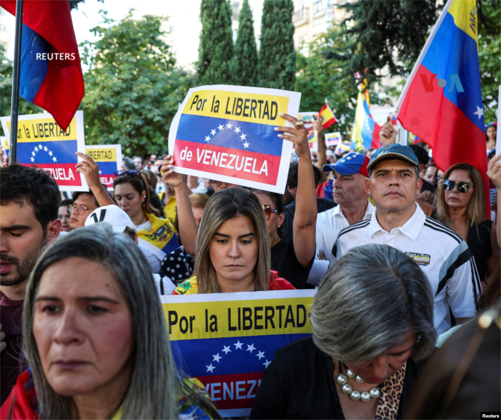 Venezolanos se reúnen en apoyo a Edmundo González, en Madrid.