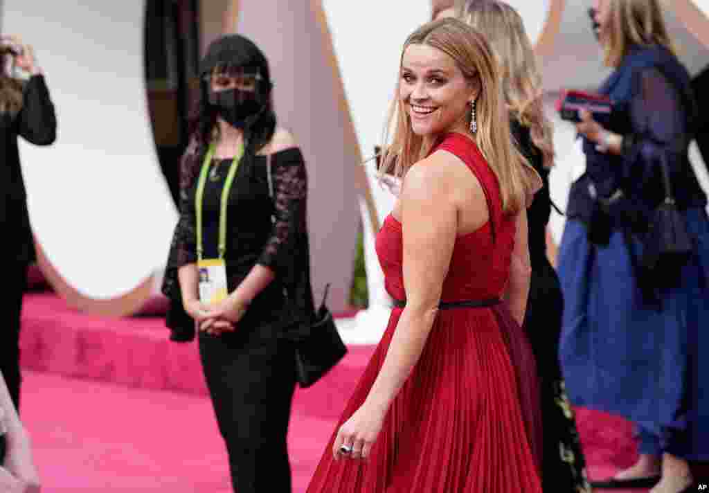 Reese Witherspoon arrives at the Oscars on Sunday, April 25, 2021, at Union Station in Los Angeles. (AP Photo/Chris Pizzello, Pool)