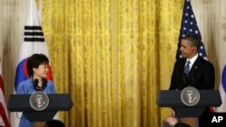 Barak Obama i Park Geun-Hje na zajedničkoj konferenciji za novinare u Beloj kući