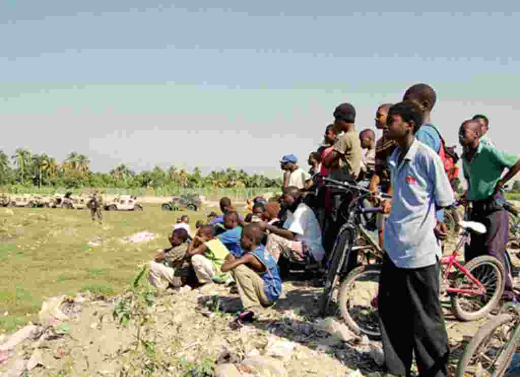 Bantuan Internasional Berlanjut di Haiti (Foto: B. Newhouse)