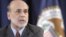 El presidente de la Reserva Federal, Ben Bernanke, ha dicho estar preparado para actuar si la tasa de desempleo sigue siendo alta.