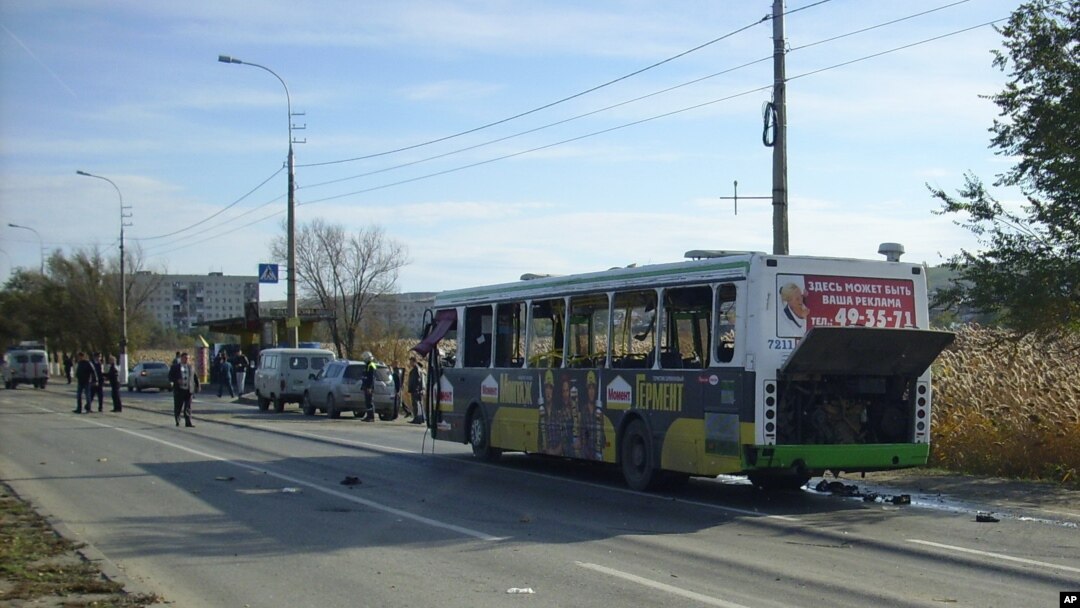 Bus di kota kota Volgograd, Rusia yang meledak akibat bom bunuh diri, Senin (21/10). 
