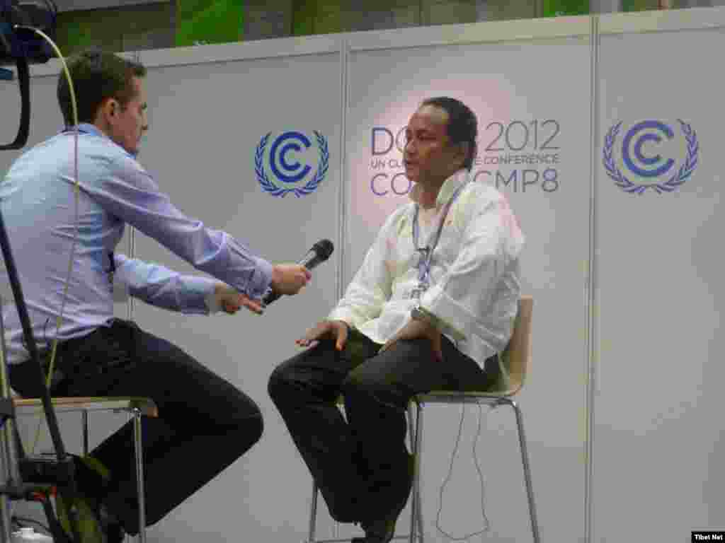 Tibetan Delegates Attend World Climate Summit in Doha