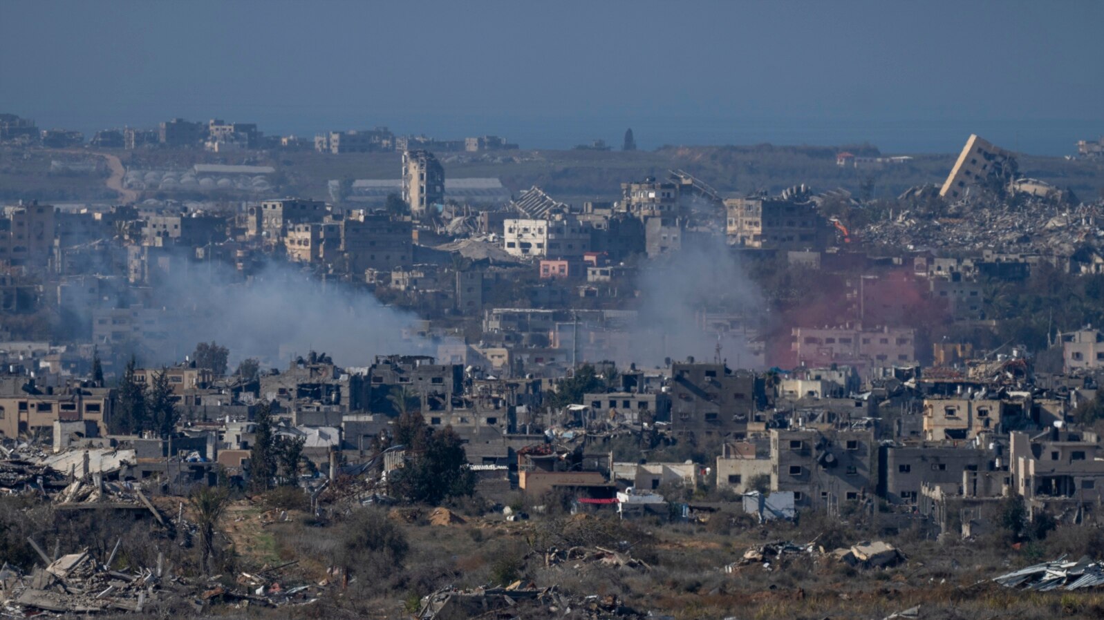Dim posle eksplozije u pojasu Gaze, 1. januara 2025. (Foto: AP/Ohad Zwigenberg)