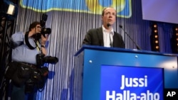 Jussi-Halla-aho, un eurosceptique défendant une ligne dure sur l'immigration qui pourrait remettre en question la participation du parti au gouvernement de coalition, a été élu samedi 10 juin 2017 à la tête du parti des Vrais Finlandais (droite anti-immig