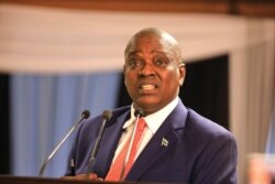 Botswana President Mokgweetsi Masisi says the army will defend the country against "intruders." (Mqondsisi Dube/VOA)