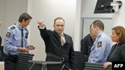 Anders Brejvik u sudnici u Oslu