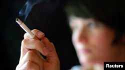 La OMS dice que el uso de tabaco causa hasta tres millones de muertes prematuras en todo el mundo.