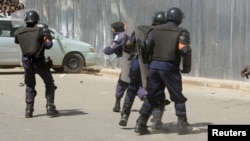 Des policiers à Lubumbashi, RDC, 13 mai 2016.