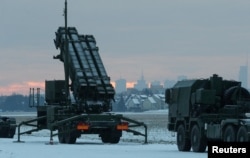 یک سامانه دفاع هوایی پاتریوت، مستقر در ورشوی لهستان