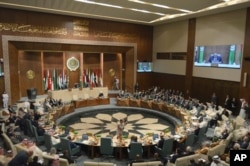 Kementerian Luar Negeri Mesir, delegasi dan menteri luar negeri negara anggota bersidang di markas Liga Arab di Kairo, Mesir, Minggu, 7 Mei 2023. (Foto: via AP)