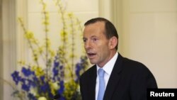 Novi australijski premijer Toni Ebot prilikom svečanog polaganja zakletve u Kanberi, 18. septembar 2013.