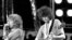 En esta imagen de 1985, el cantante Robert Plant, izquierda, y el guitarrista, Jimmy Page, de la banda Led Zeppelin tocan en el concierto Live Aid. Ambos fueron acusados por presunto plagio al escribir la canción 'Stairway to Heaven'.