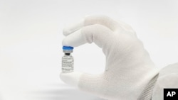 This image provided by Pfizer shows the RSV vaccine. U.S. regulators on Monday, Aug. 21, 2023, approved the first RSV vaccine for pregnant women so their babies will be born with protection against the scary respiratory infection. (Pfizer via AP)