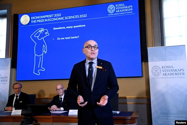 Member of the Royal Swedish Academy of Sciences John Hassler presents the 2022 Nobel Prize for Economic Sciences, during a news conference at the Royal Swedish Academy of Sciences in Stockholm, Sweden October 10, 2022. (TT News Agency/Anders Wiklund via REUTERS)