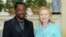El cantante will.i.am en un encuentro con la secretaria de Estado, Hillary Clinton.