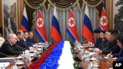 Putin ve Kim Jong Un, Pyongyang'de heyetlararası görüşmelere başkanlık etti.