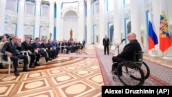 Predsednik MPK Filip Krejven (desno) na ceremoniji dodele nagrada u Kremlju, u martu 2014. godine