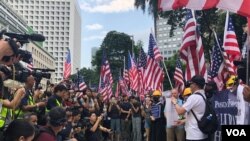 香港民众9月8日向美国驻港领事馆递交请愿书 （美国之音任新拍摄）