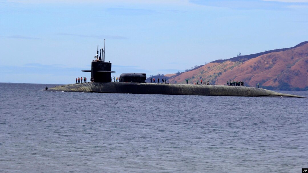 El submarino nuclear estadounidense USS Michigan es visto en esta foto de archivo al oeste de Manila, Filipinas, en 2014.